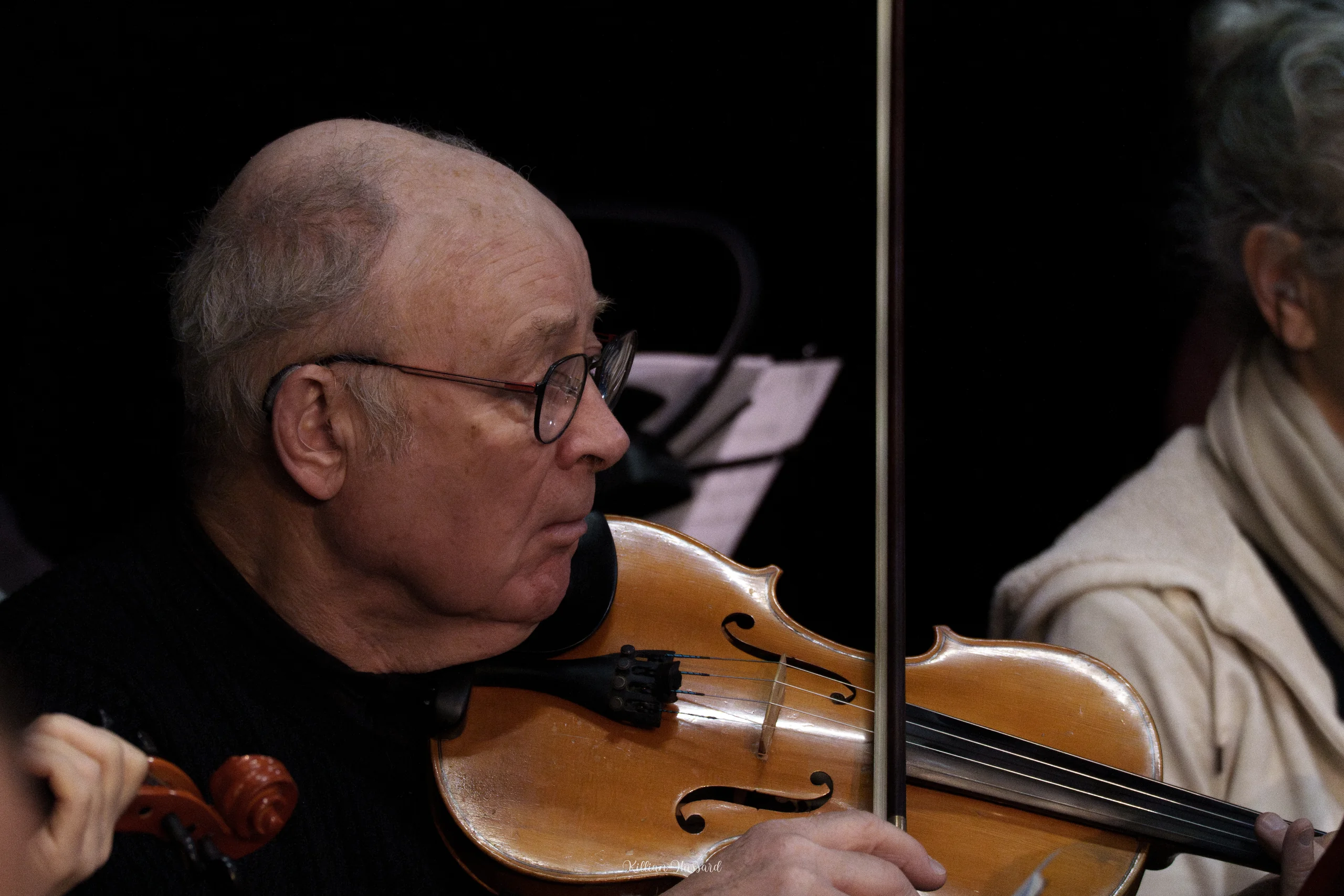 Violoniste pendant la répétition